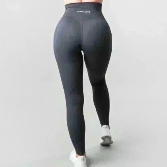Alphalete Pants - Alphalete Surface Pocket Legging in Charcoal